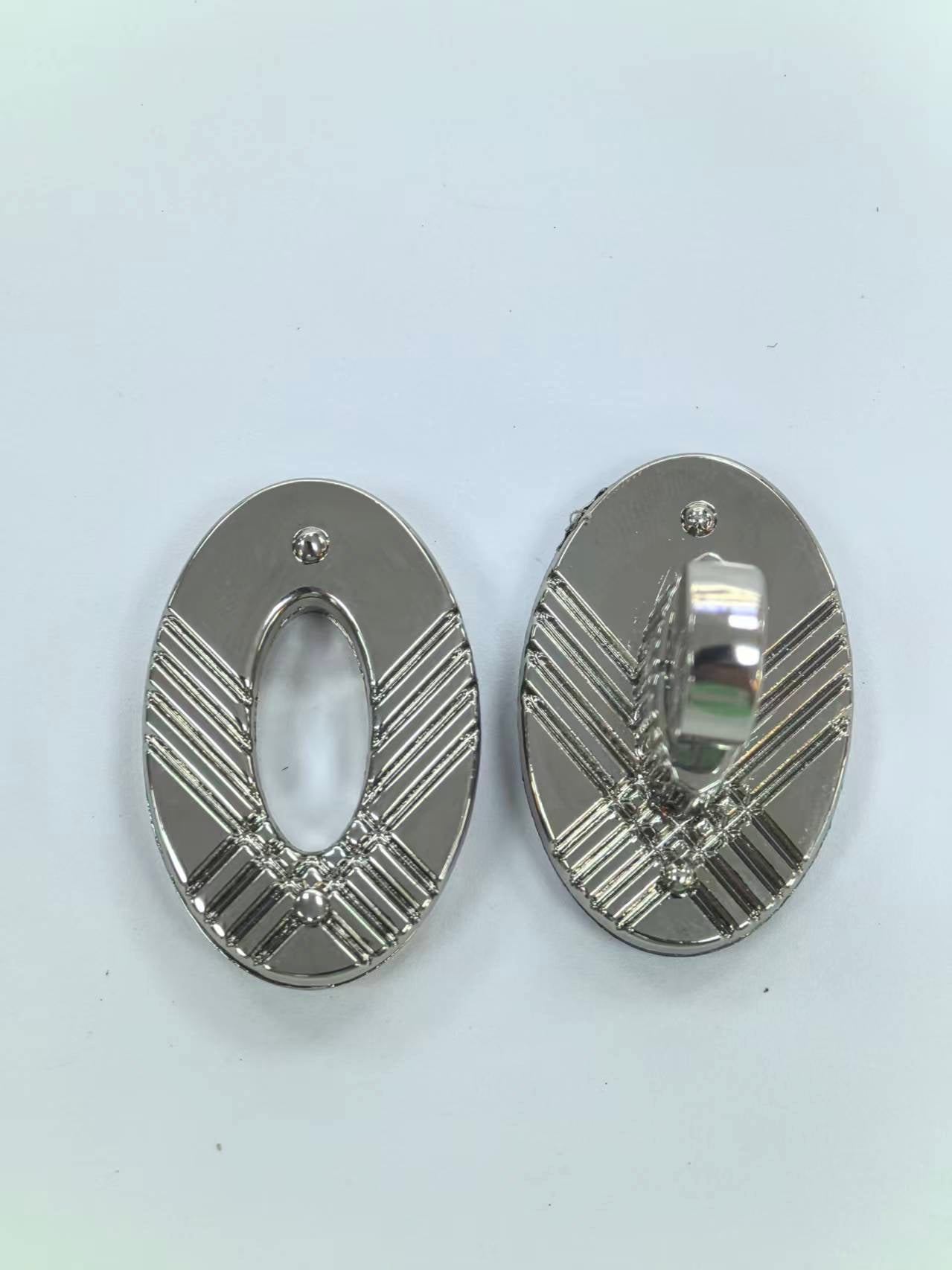 Textured Oval Turn Lock Bag Closure
