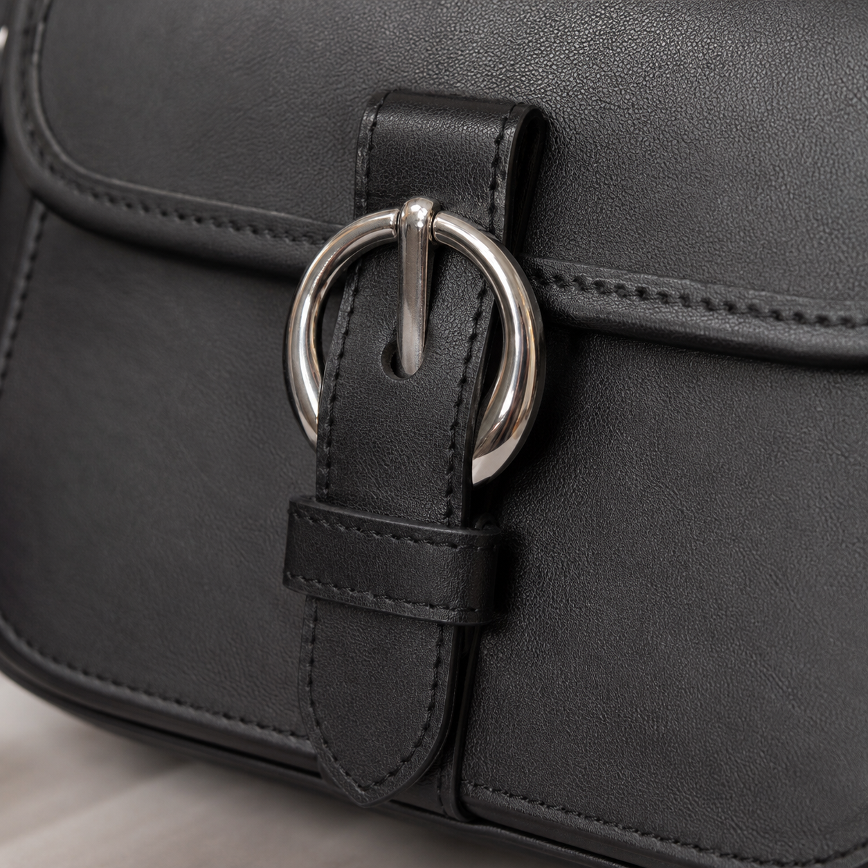 Round Pin Buckle