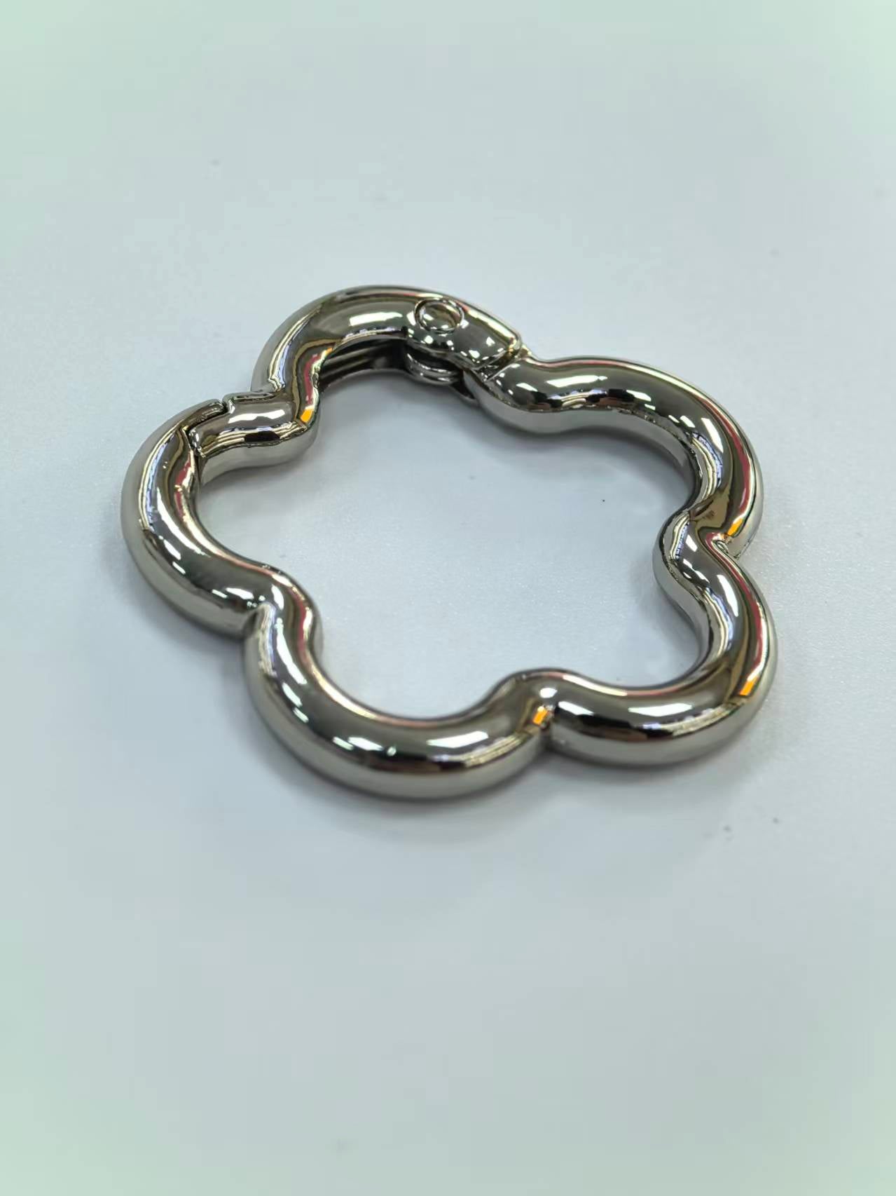 Flower-Shaped Spring Gate Ring