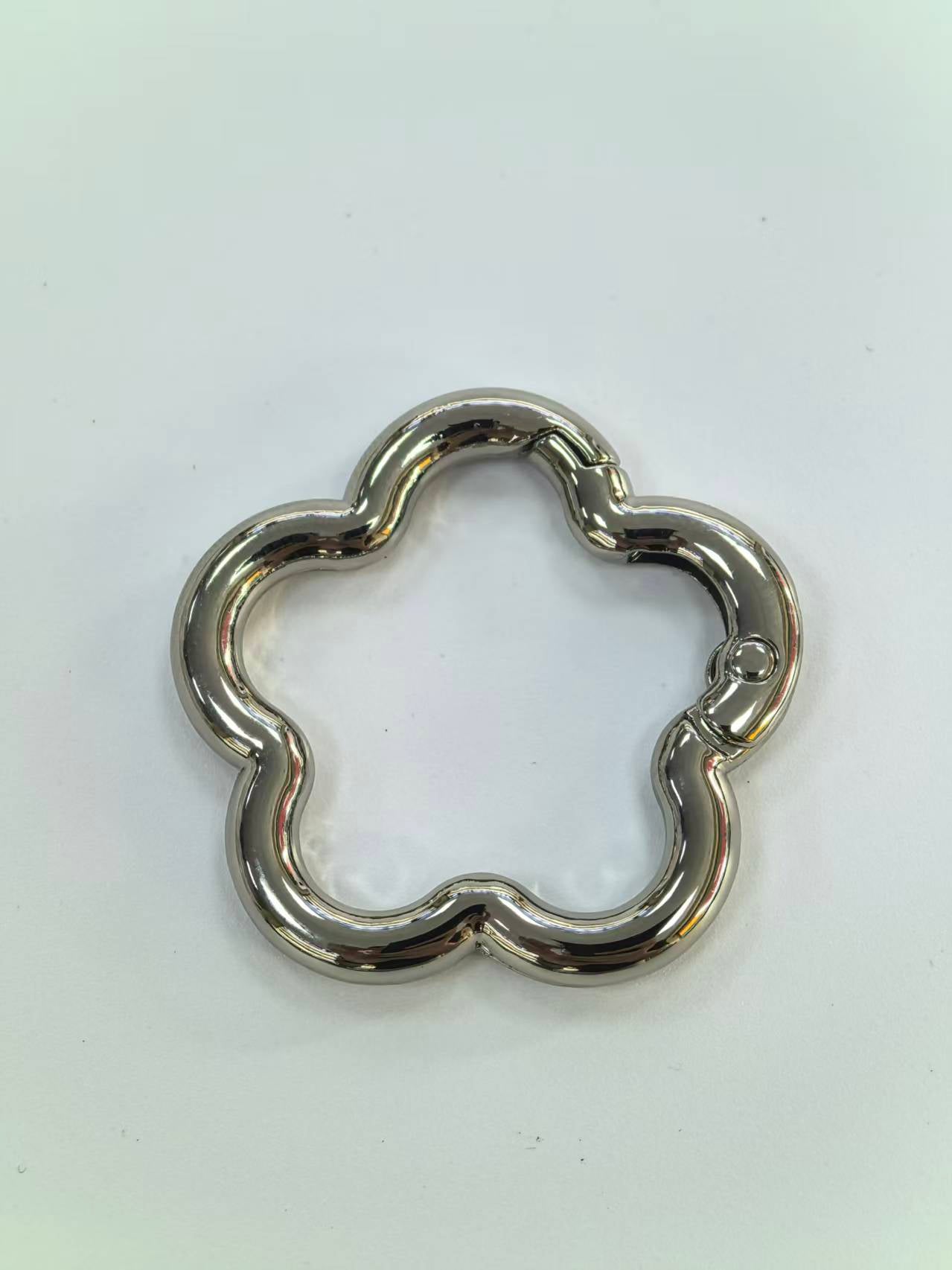 Flower-Shaped Spring Gate Ring